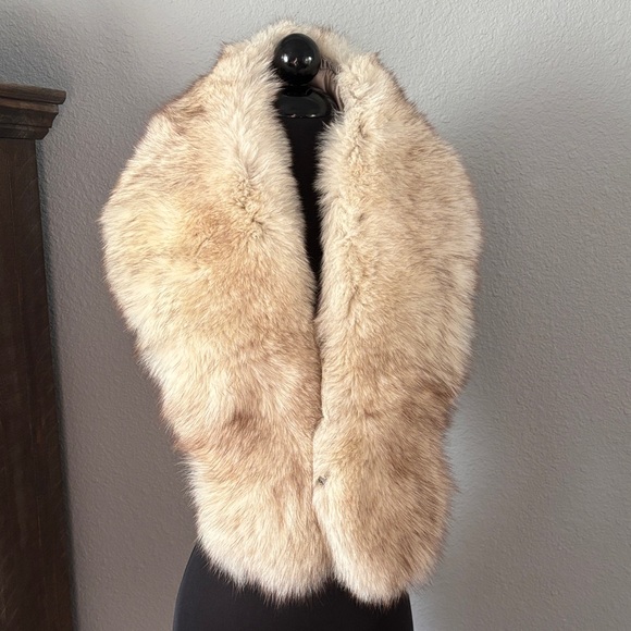 Authentic Saga Fox Fur Collar Golden Island Fox – Size S/M - Picture 1 of 12